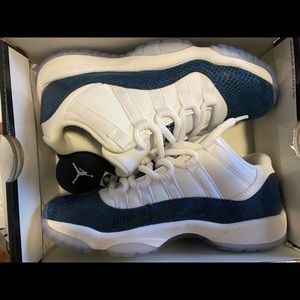 Jordan 11 Low Snake Navy